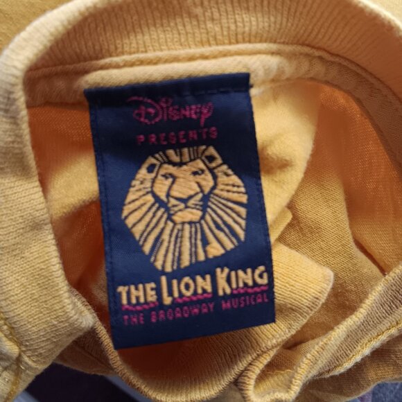 XL T-Shirt Disney The Lion King AOP Musical Mandalay Bay Gold Cotton Y2K Vtg - Picture 7 of 8